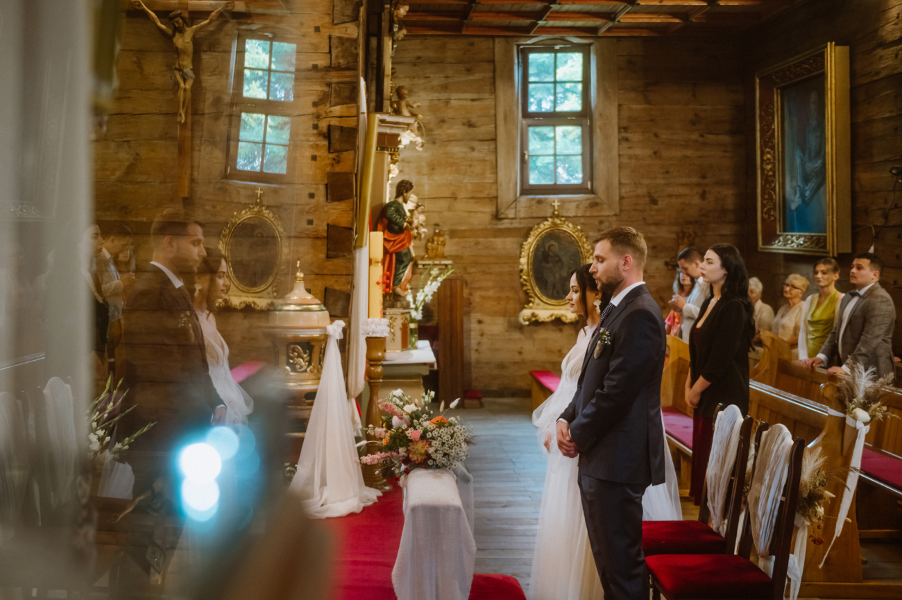 para młoda po ceremonii ślub w Celince