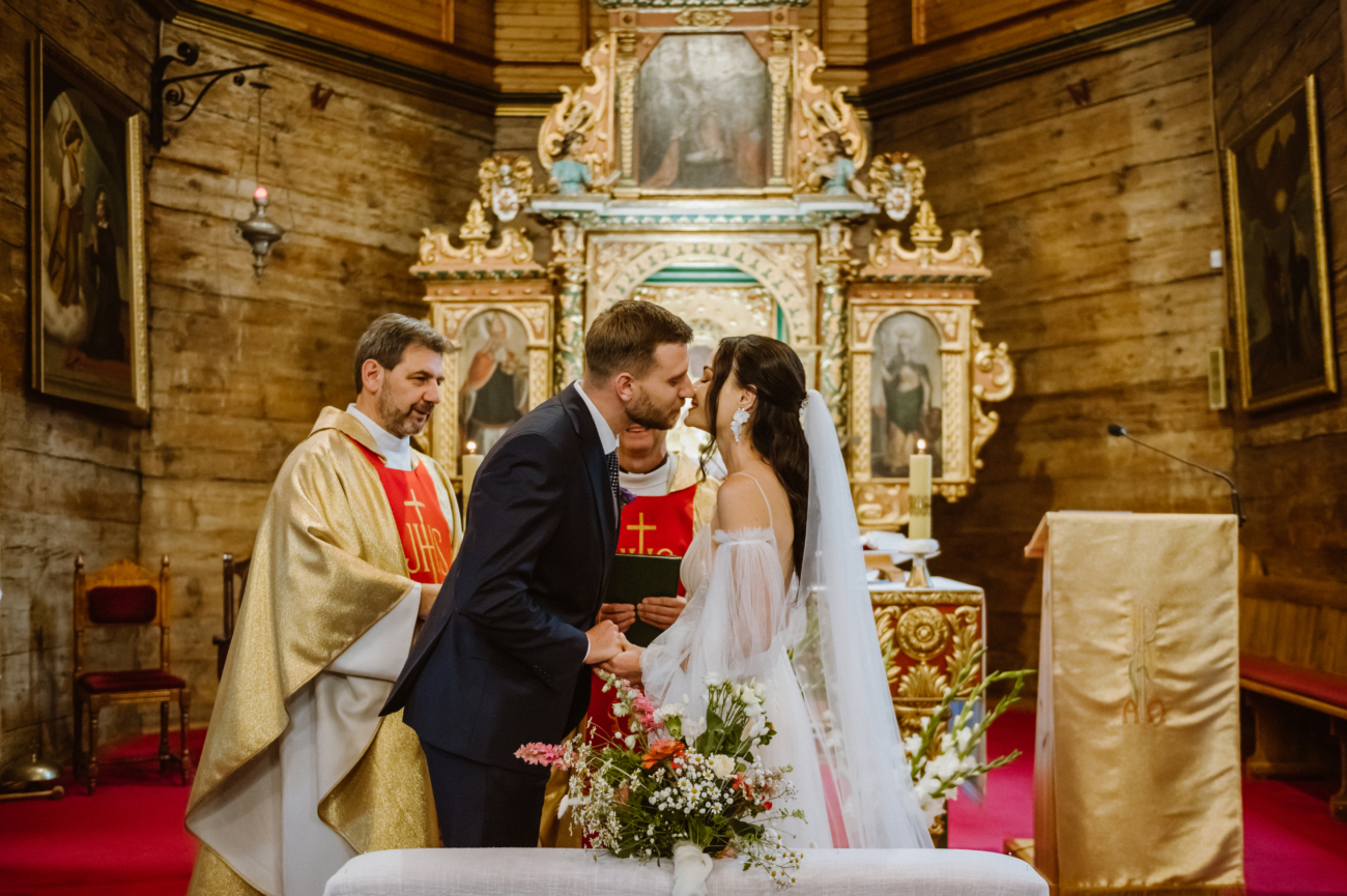 para młoda przysięga kościół ślub w Celince