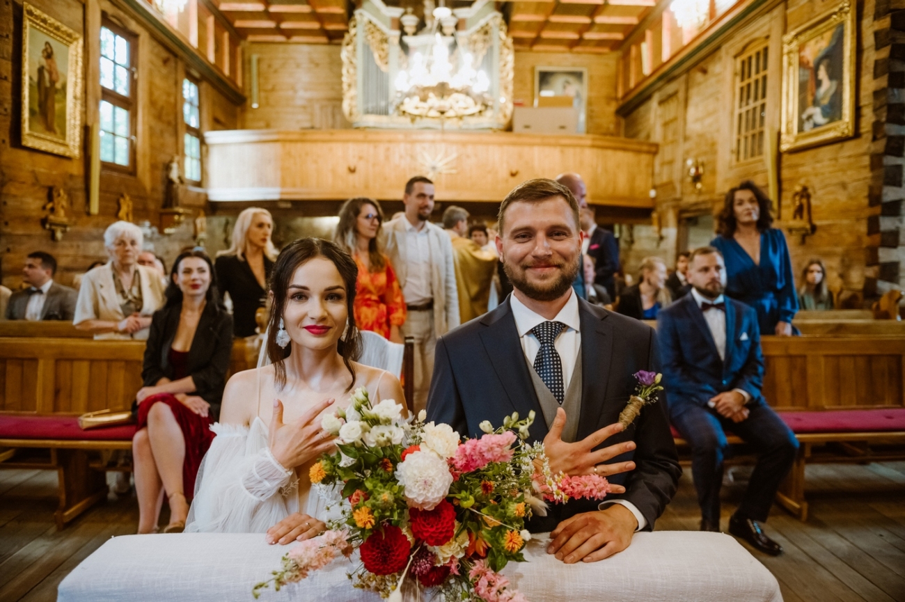 para młoda po ceremonii ślub w Celince